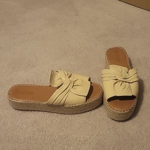 W Size 41 Yellow Bueno Sandals